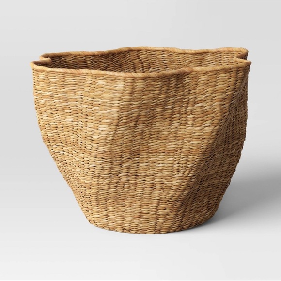 NWT Threshold Large Woven Scallop Edge Basket Light Brown Wicker - Picture 1 of 5